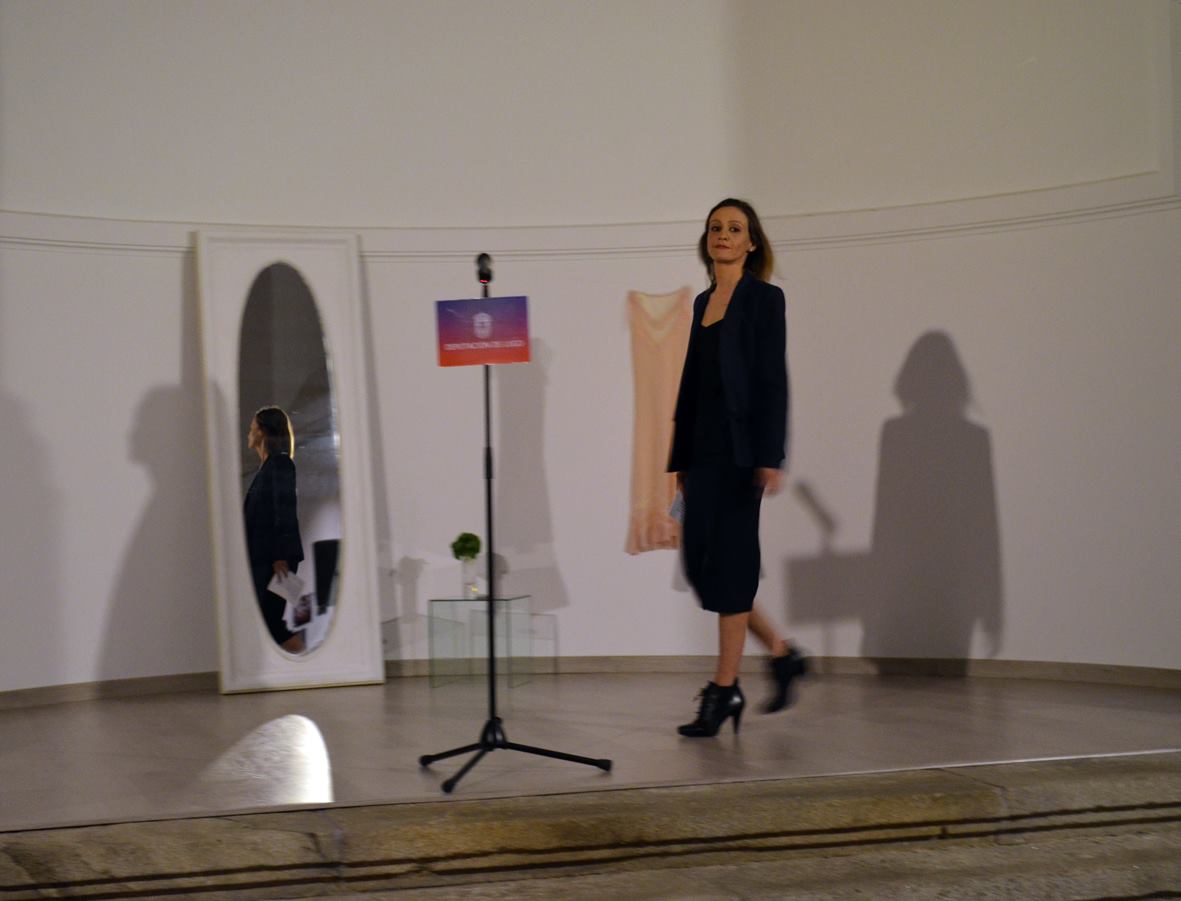 Cristina Sánchez, abriendo la inauguración con una intervención de Danza Contemporánea.